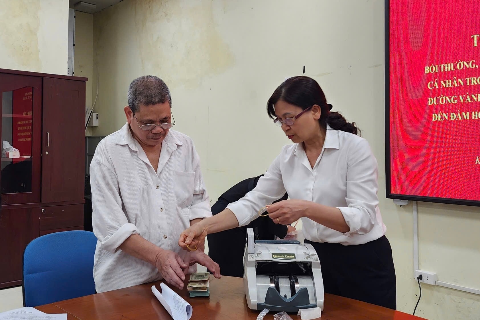 Khương Đình: Chi trả tiền bồi thường giải phóng mặt bằng đường Vành đai 2,5- Ảnh 3.