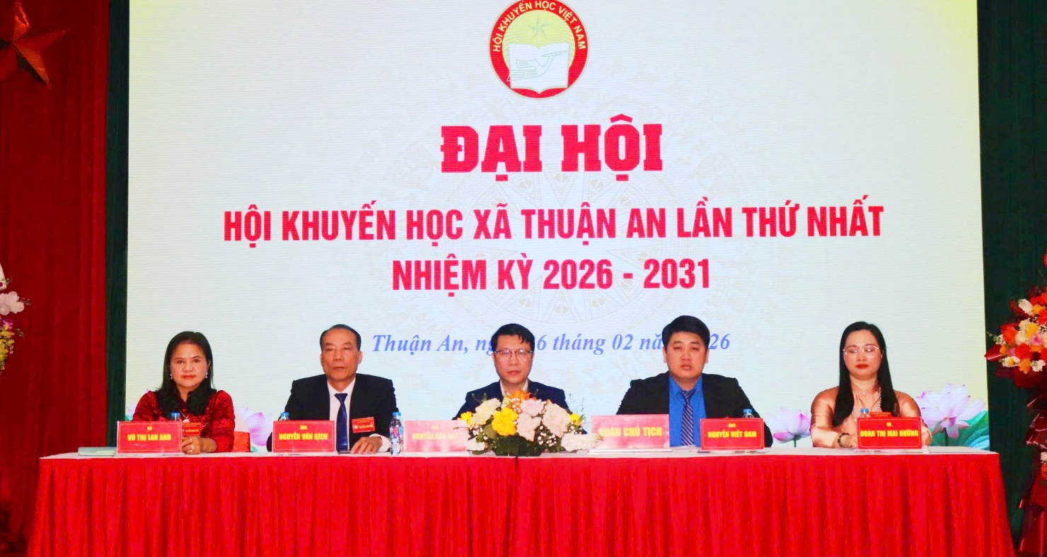 Ảnh có chứa văn bản, Mặt người, trang phục, công ty  Nội dung do AI tạo ra có thể không chính xác.