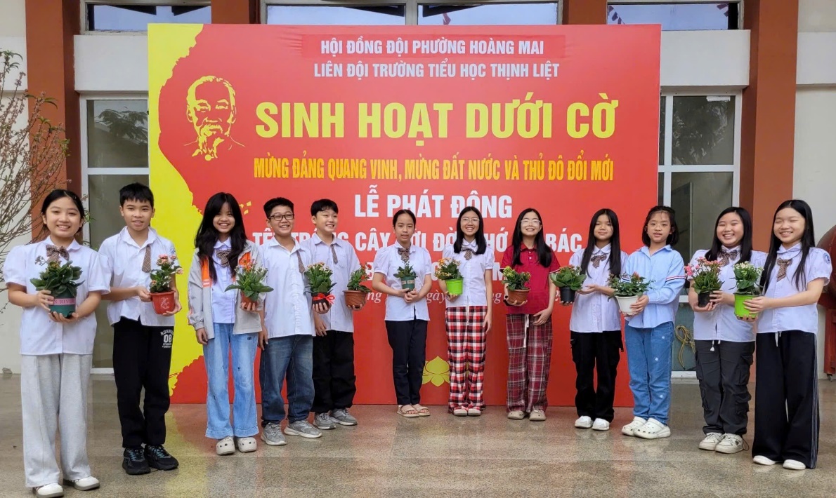 Trường Tiểu học Thịnh Liệt hưởng ứng "Tết trồng cây đời đời nhớ ơn Bác Hồ" chào xuân Bính Ngọ 2026

- Ảnh 2.