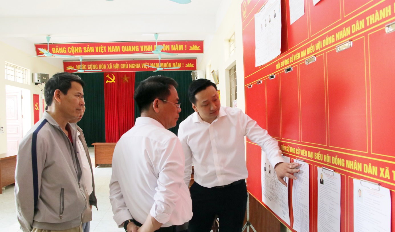 Kiểm tra Niêm yết danh sách trích ngang, tiểu sử tóm tắt người ứng cử Đại biểu Quốc hội và Đại biểu HĐND các cấp nhiệm kỳ 2026–2031- Ảnh 1.