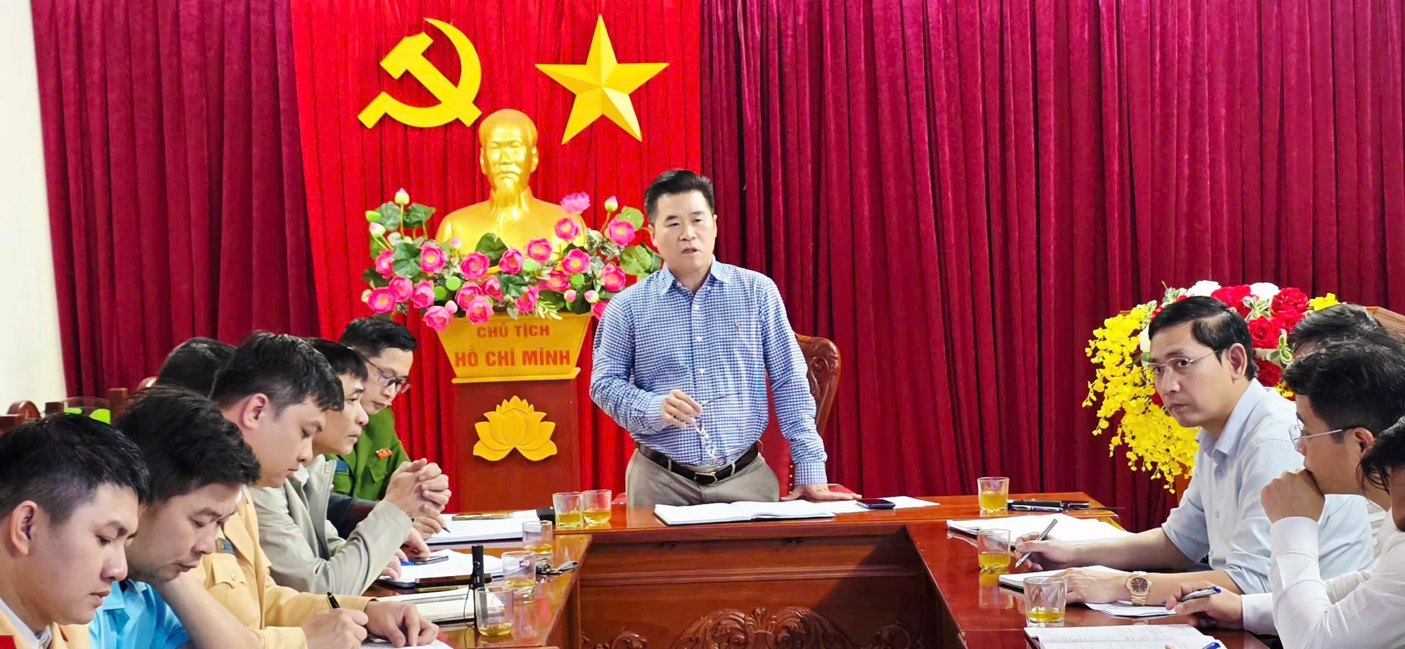 Xã Hát Môn quyết liệt giải tỏa điểm nghẽn ATGT các cột điện trong khu dân cư- Ảnh 6.