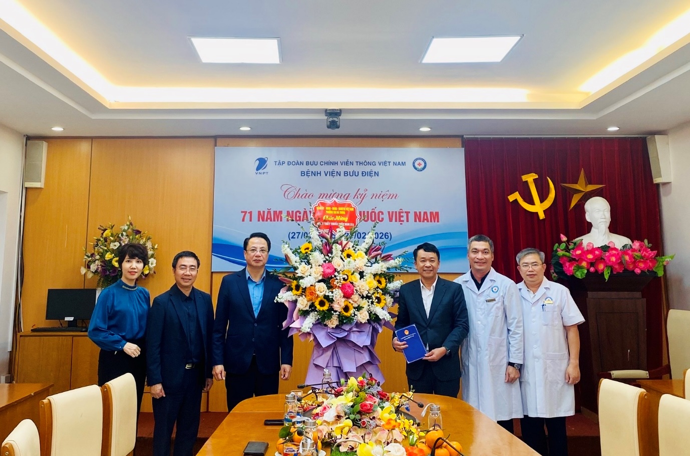 Lãnh đạo phường Hai Bà Trưng thăm, chúc mừng ngành Y tế nhân kỷ niệm Ngày Thầy thuốc Việt Nam 27/2- Ảnh 5.