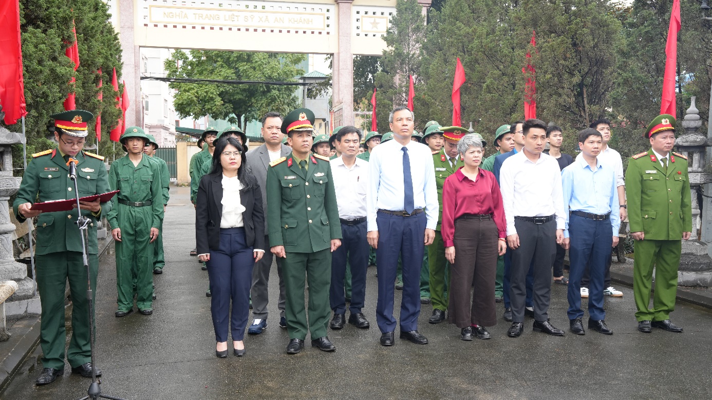 An Khánh gặp mặt&nbsp;thanh niên lên&nbsp;đường nhập ngũ thực hiện nghĩa vụ&nbsp;quân sự,&nbsp;tham gia công an nhân dân năm 2026; gặp mặt&nbsp;quân nhân xuất ngũ về&nbsp;địa phương năm 2025- Ảnh 1.