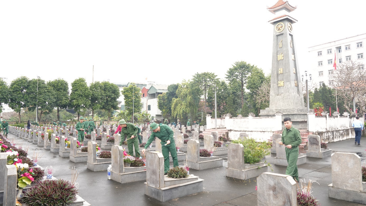 An Khánh gặp mặt&nbsp;thanh niên lên&nbsp;đường nhập ngũ thực hiện nghĩa vụ&nbsp;quân sự,&nbsp;tham gia công an nhân dân năm 2026; gặp mặt&nbsp;quân nhân xuất ngũ về&nbsp;địa phương năm 2025- Ảnh 3.