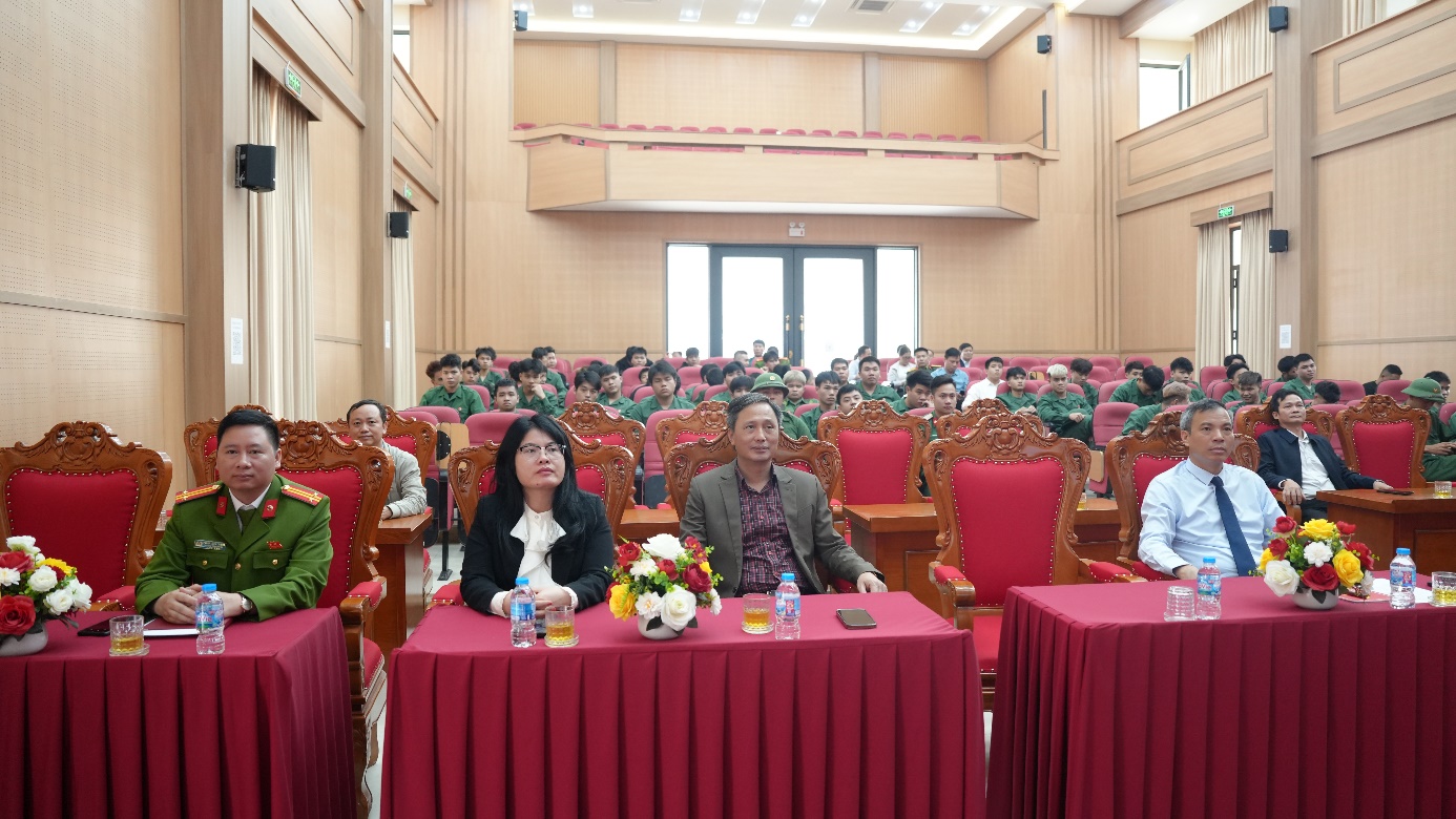 An Khánh gặp mặt&nbsp;thanh niên lên&nbsp;đường nhập ngũ thực hiện nghĩa vụ&nbsp;quân sự,&nbsp;tham gia công an nhân dân năm 2026; gặp mặt&nbsp;quân nhân xuất ngũ về&nbsp;địa phương năm 2025- Ảnh 4.