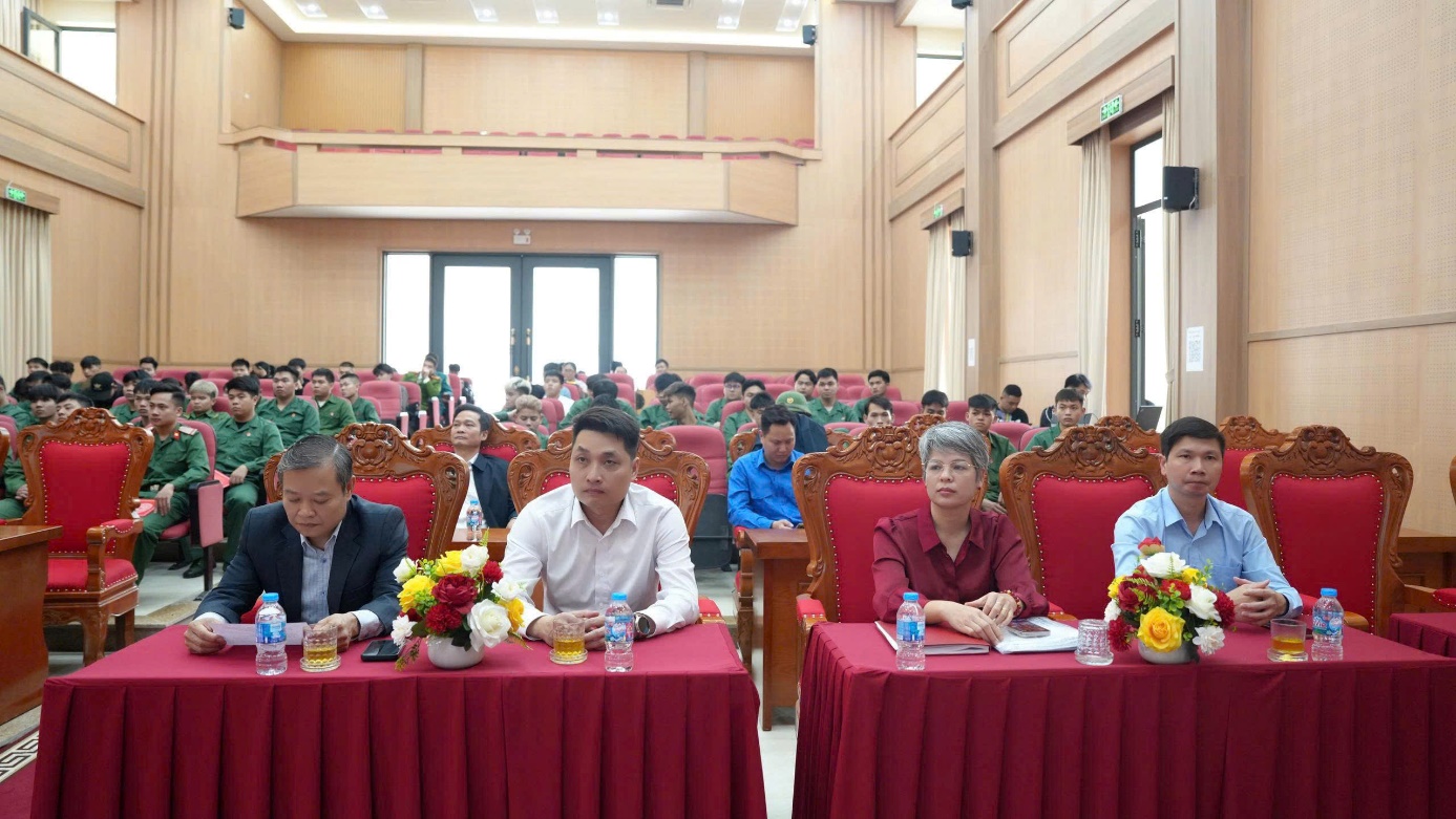 An Khánh gặp mặt&nbsp;thanh niên lên&nbsp;đường nhập ngũ thực hiện nghĩa vụ&nbsp;quân sự,&nbsp;tham gia công an nhân dân năm 2026; gặp mặt&nbsp;quân nhân xuất ngũ về&nbsp;địa phương năm 2025- Ảnh 5.