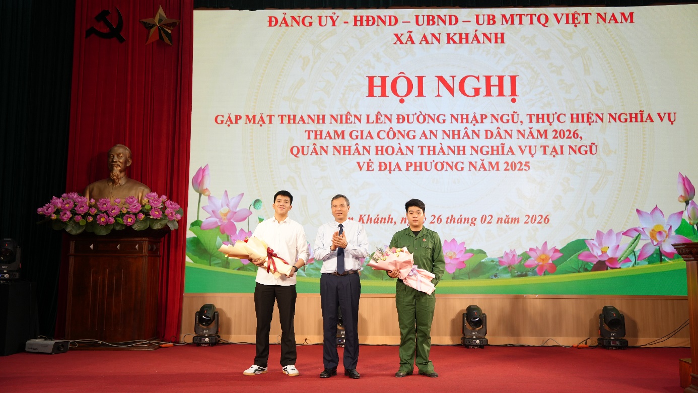 An Khánh gặp mặt&nbsp;thanh niên lên&nbsp;đường nhập ngũ thực hiện nghĩa vụ&nbsp;quân sự,&nbsp;tham gia công an nhân dân năm 2026; gặp mặt&nbsp;quân nhân xuất ngũ về&nbsp;địa phương năm 2025- Ảnh 10.