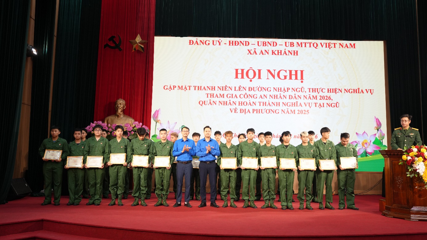 An Khánh gặp mặt&nbsp;thanh niên lên&nbsp;đường nhập ngũ thực hiện nghĩa vụ&nbsp;quân sự,&nbsp;tham gia công an nhân dân năm 2026; gặp mặt&nbsp;quân nhân xuất ngũ về&nbsp;địa phương năm 2025- Ảnh 11.