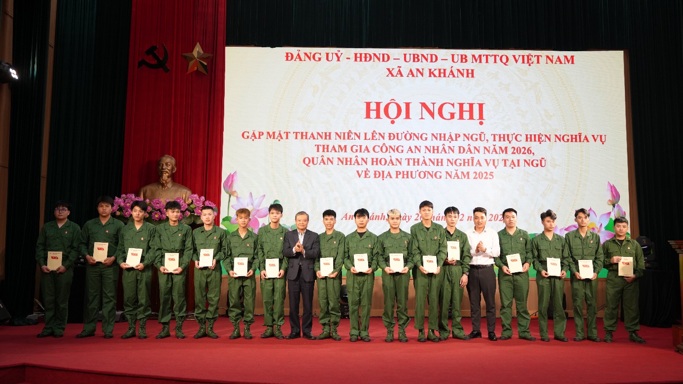 An Khánh gặp mặt&nbsp;thanh niên lên&nbsp;đường nhập ngũ thực hiện nghĩa vụ&nbsp;quân sự,&nbsp;tham gia công an nhân dân năm 2026; gặp mặt&nbsp;quân nhân xuất ngũ về&nbsp;địa phương năm 2025- Ảnh 14.