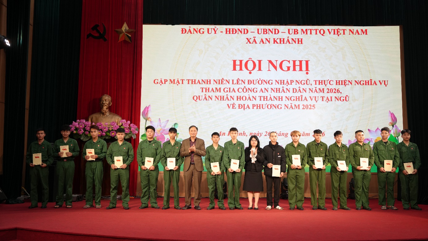 An Khánh gặp mặt&nbsp;thanh niên lên&nbsp;đường nhập ngũ thực hiện nghĩa vụ&nbsp;quân sự,&nbsp;tham gia công an nhân dân năm 2026; gặp mặt&nbsp;quân nhân xuất ngũ về&nbsp;địa phương năm 2025- Ảnh 15.