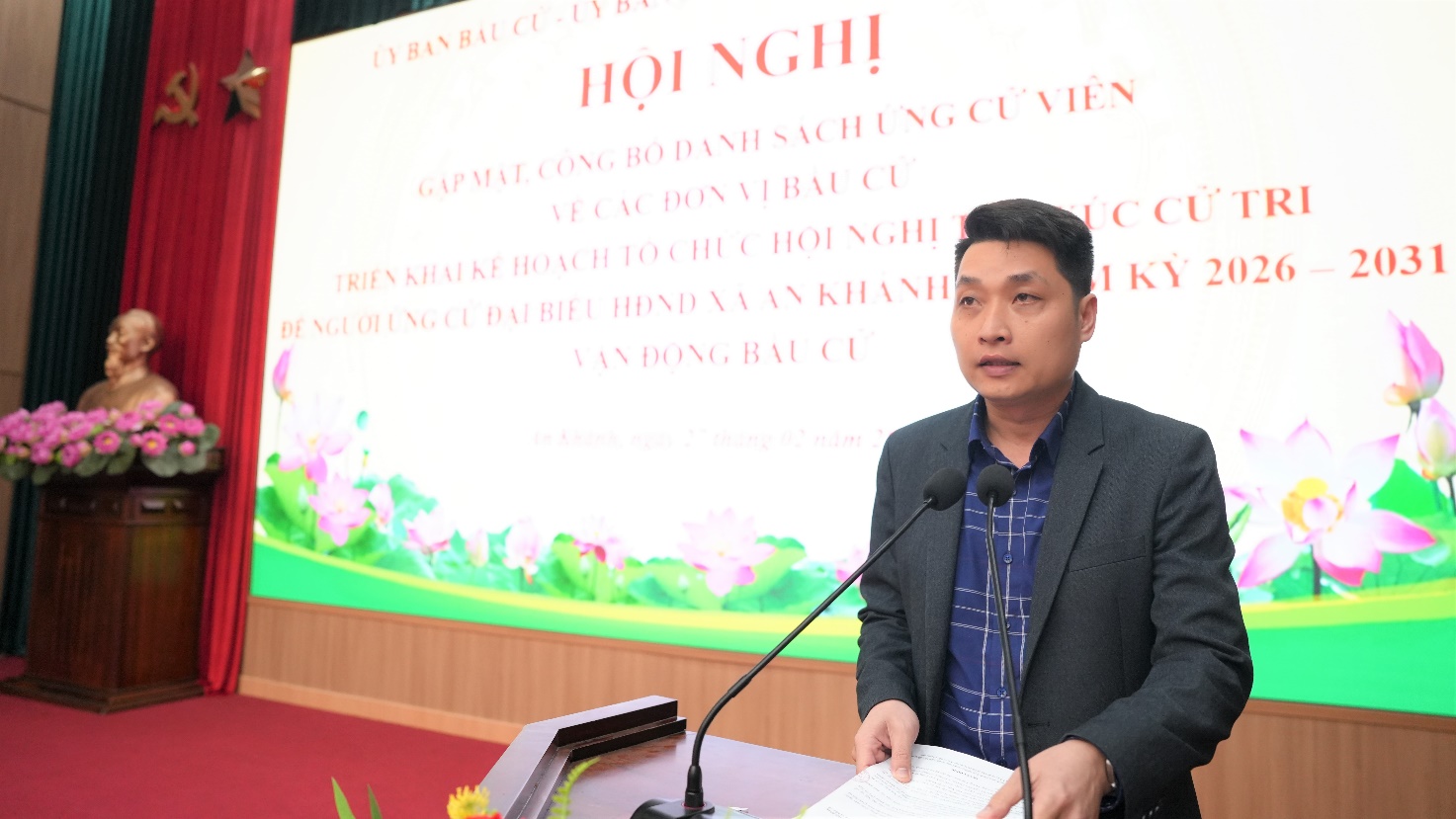 A person standing at a podium with a microphone  AI-generated content may be incorrect.