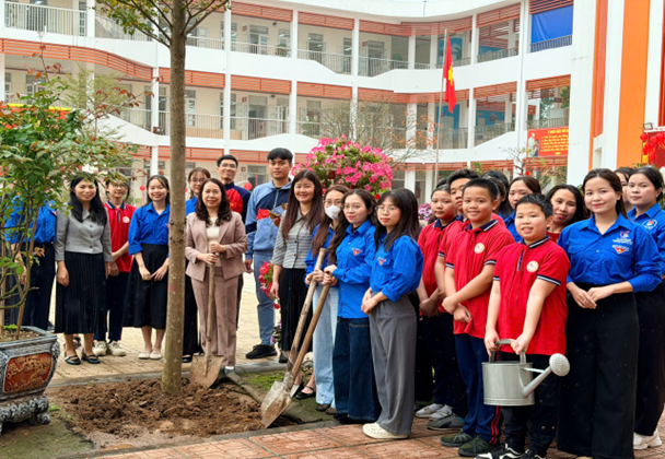 Trường Tiểu học Yên Sở hưởng ứng “Tết trồng cây đời đời nhớ ơn Bác Hồ” chào xuân Bính Ngọ 2026- Ảnh 3.