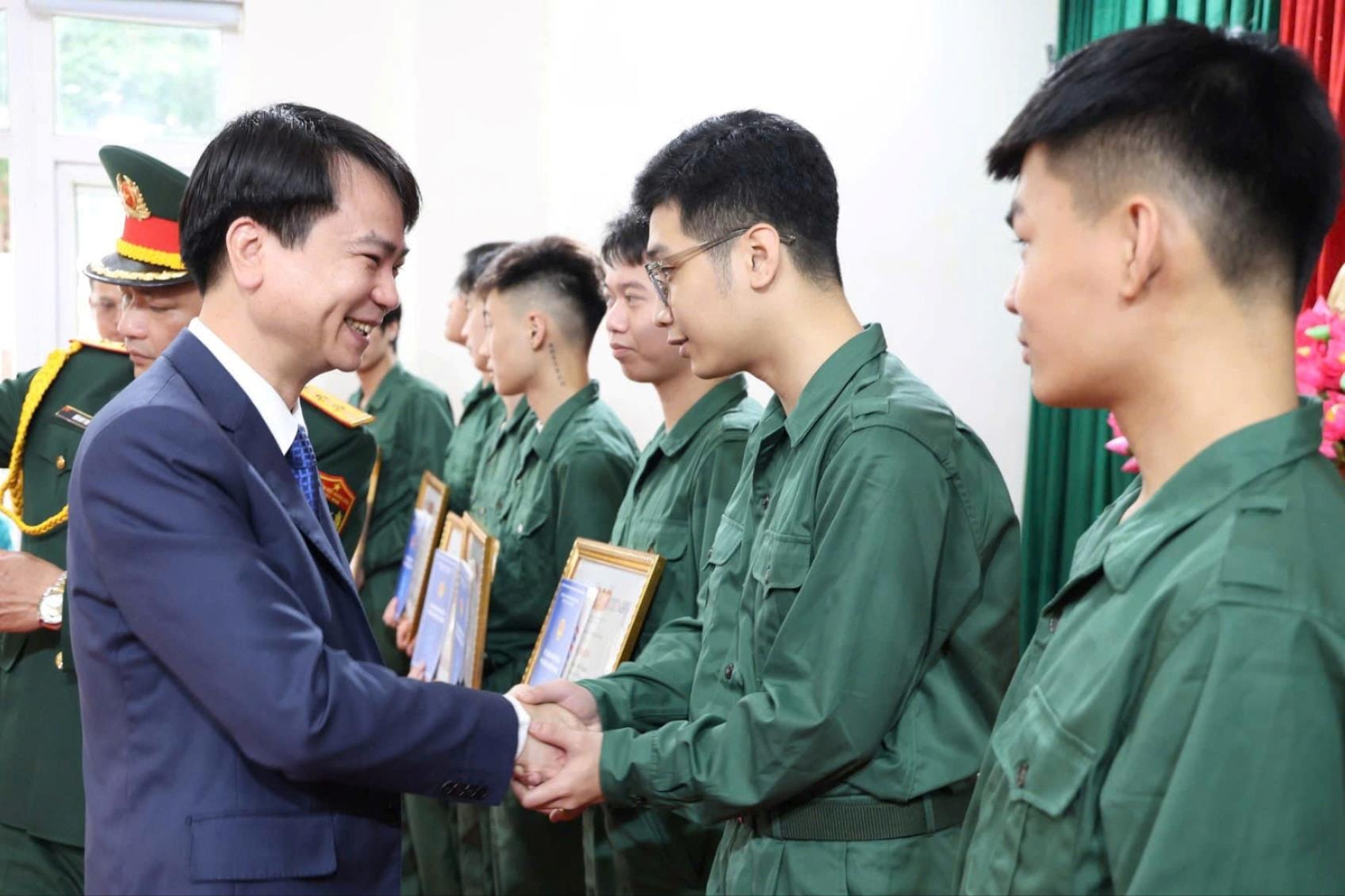 Tuổi trẻ đẹp nhất khi gắn liền với sứ mệnh bảo vệ đất nước- Ảnh 5.