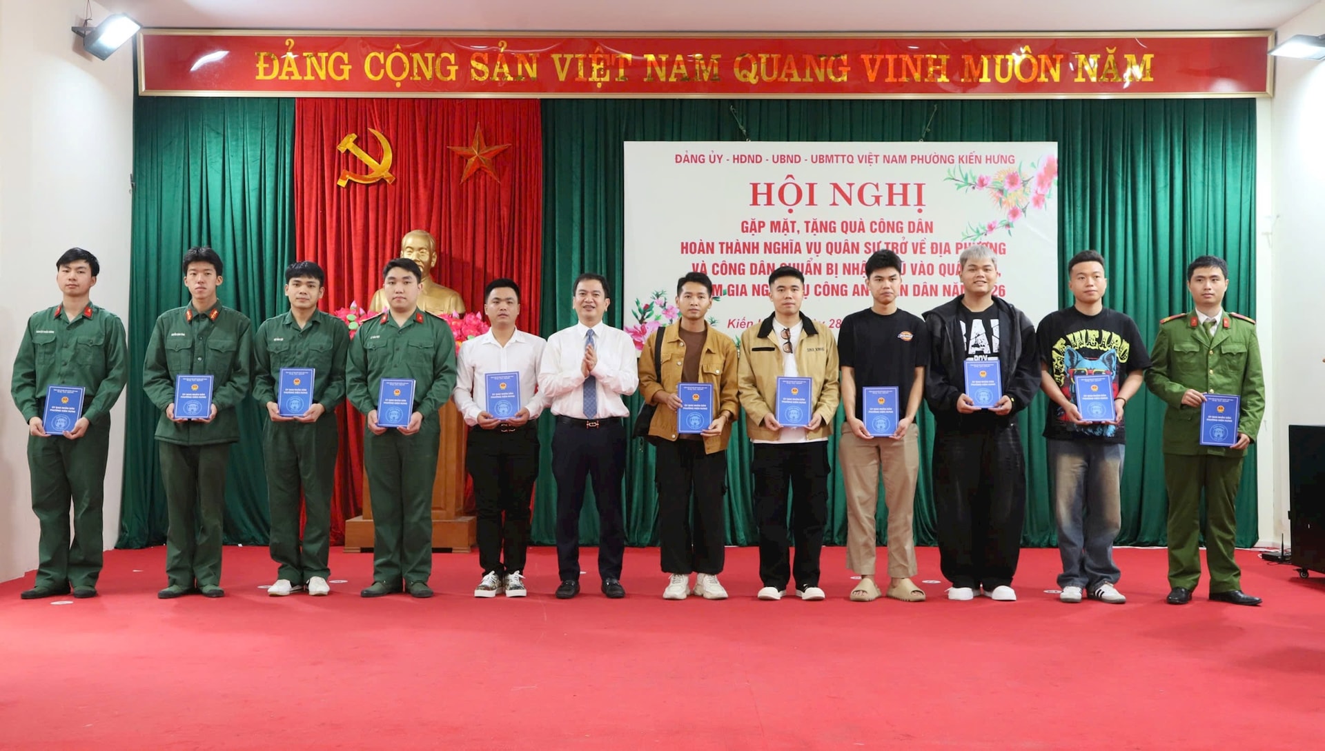 Tuổi trẻ đẹp nhất khi gắn liền với sứ mệnh bảo vệ đất nước- Ảnh 4.