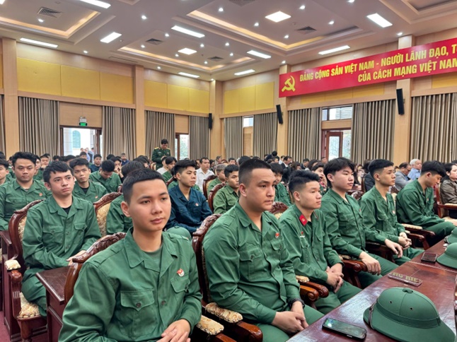 Xã Hoài Đức tổ chức Lễ báo công và viếng Đài tưởng niệm các anh hùng liệt sĩ; Găp mặt, giao nhiệm vụ cho công dân chuẩn bị nhập ngũ năm 2026- Ảnh 9.