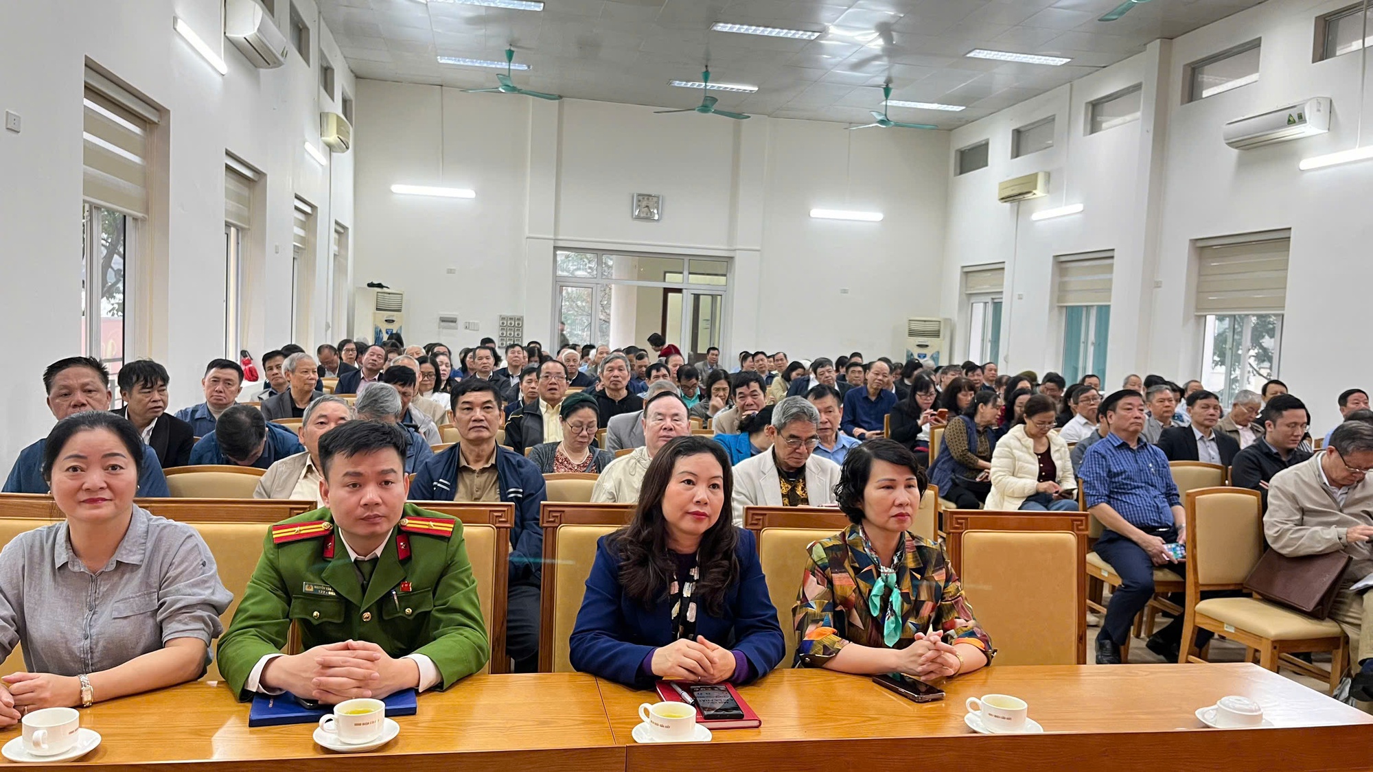 Phường Nghĩa Đô tiếp sóng Hội nghị trực tuyến toàn quốc triển khai công tác bầu cử đại biểu Quốc hội và HĐND các cấp, nhiệm kỳ 2026 - 2031- Ảnh 1.