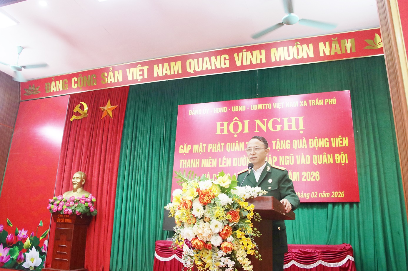 Xã Trần Phú tổ chức gặp mặt, tặng quà thanh niên lên đường thực hiện nghĩa vụ tham gia Công an nhân dân năm 2026- Ảnh 1.