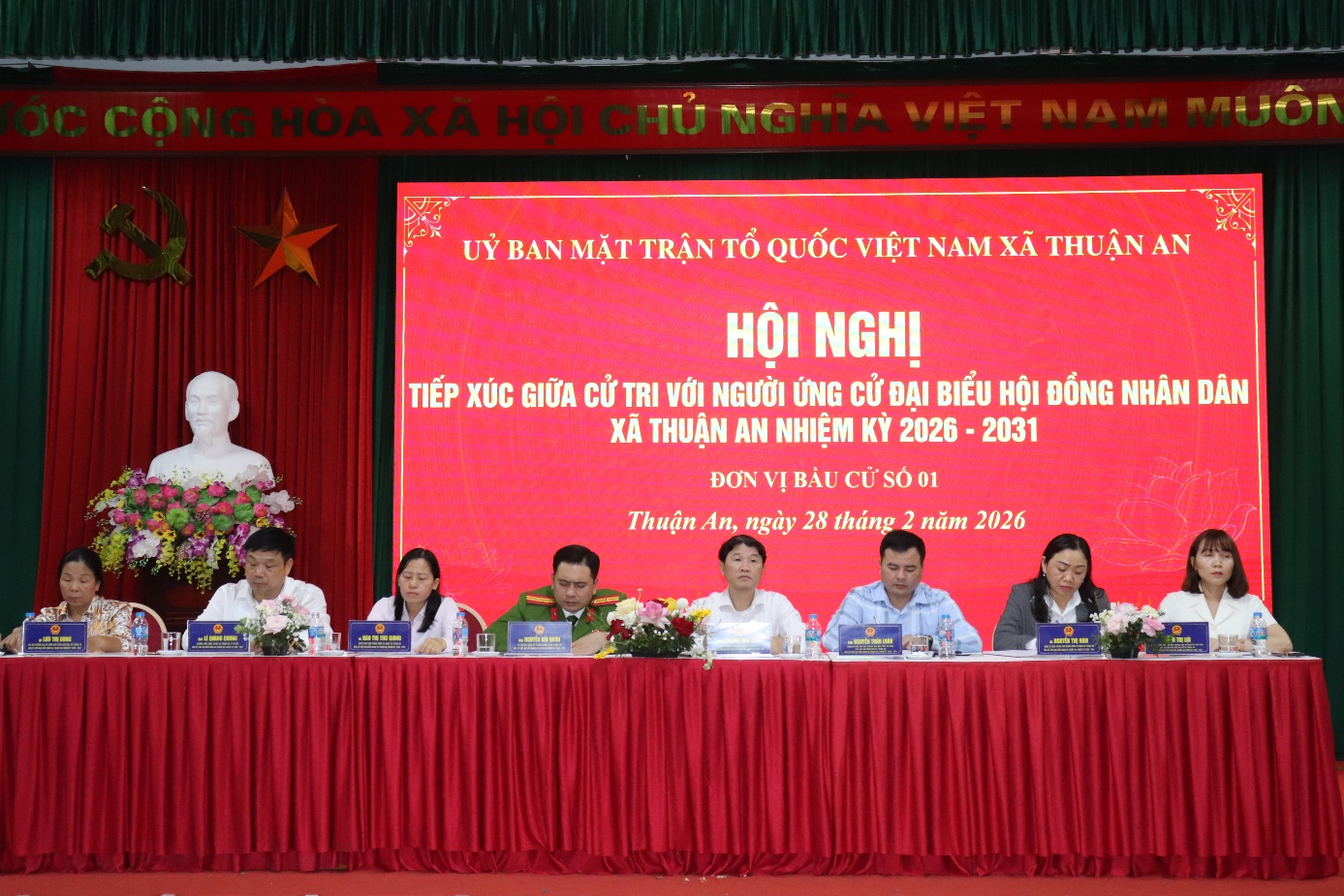 Ảnh có chứa văn bản, tòa nhà, thính phòng, con người  Nội dung do AI tạo ra có thể không chính xác.