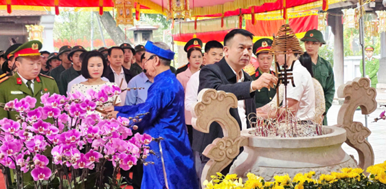 Hát Môn trang trọng gặp mặt Tân binh chuẩn bị nhập ngũ năm 2026- Ảnh 2.