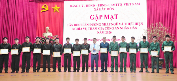 Hát Môn trang trọng gặp mặt Tân binh chuẩn bị nhập ngũ năm 2026- Ảnh 9.