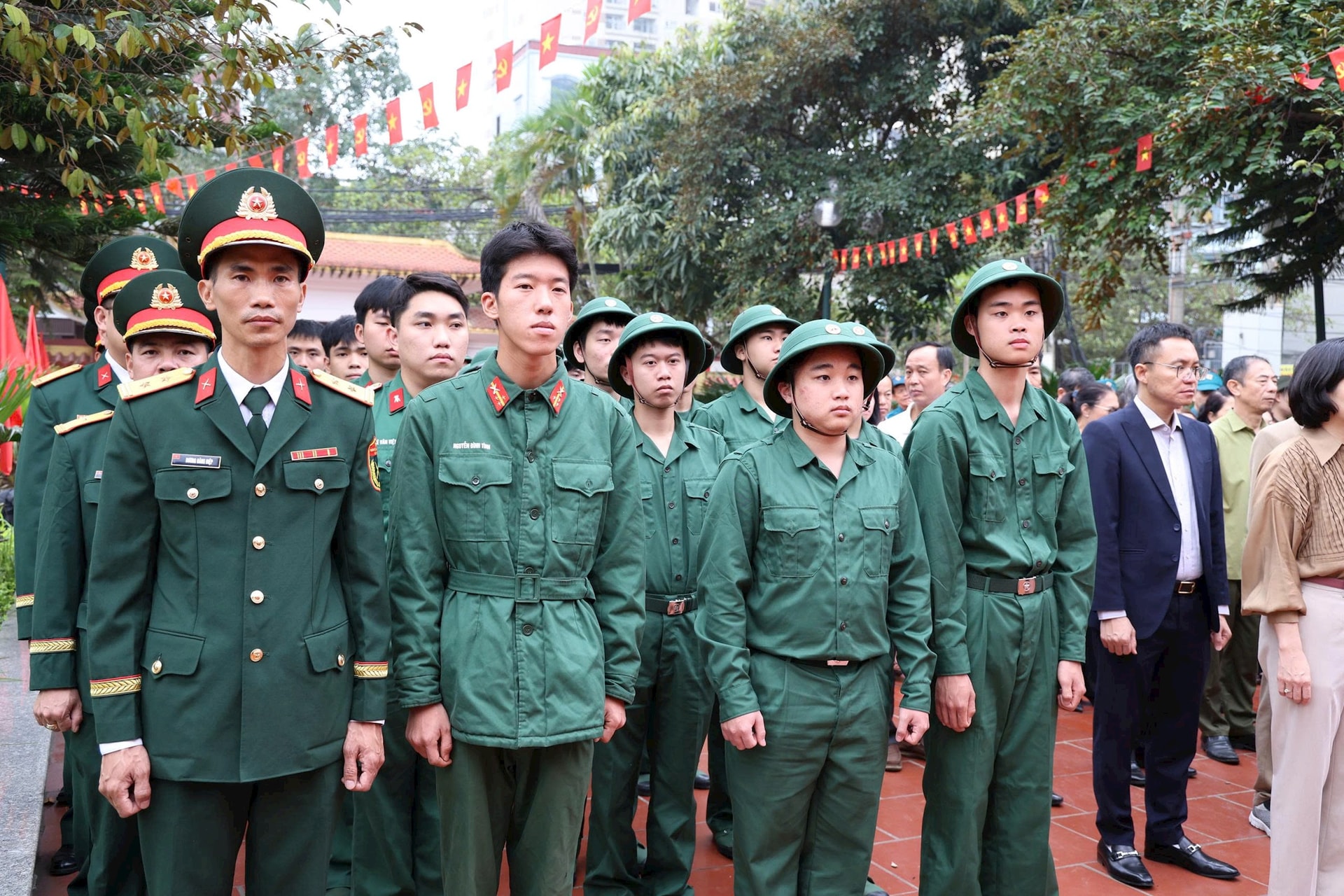 Tuổi trẻ đẹp nhất khi gắn liền với sứ mệnh bảo vệ đất nước- Ảnh 8.