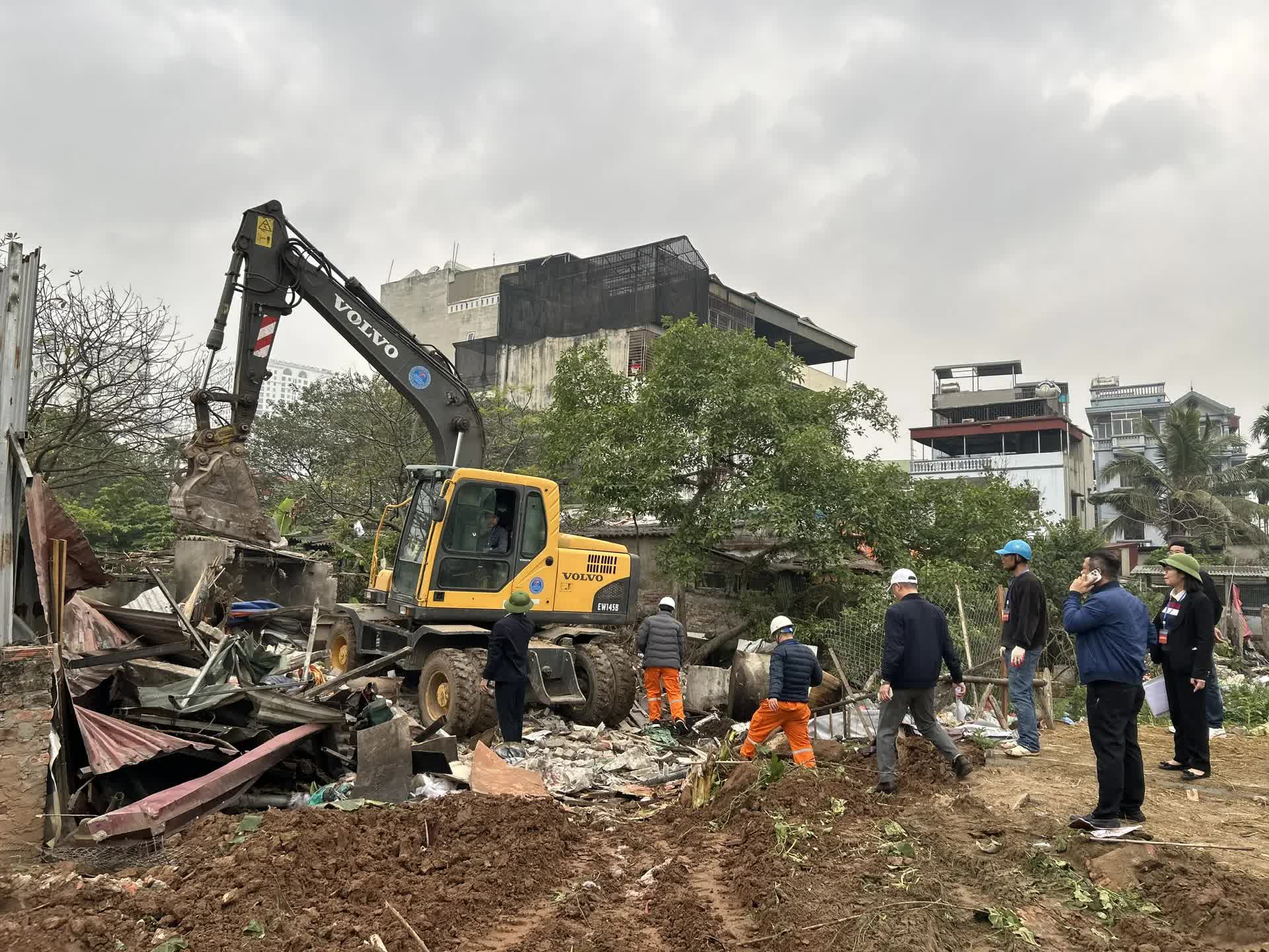 Phường Hoàng Mai cưỡng chế thu hồi đất thực hiện Dự án nối từ Khu đô thị Đồng Tàu đến đường Giải Phóng- Ảnh 2.