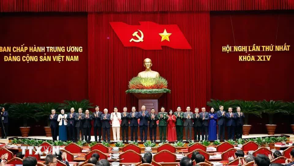 96 năm thành lập Đảng: Dân tộc Việt Nam vững bước vào kỷ nguyên phát triển mới- Ảnh 2.