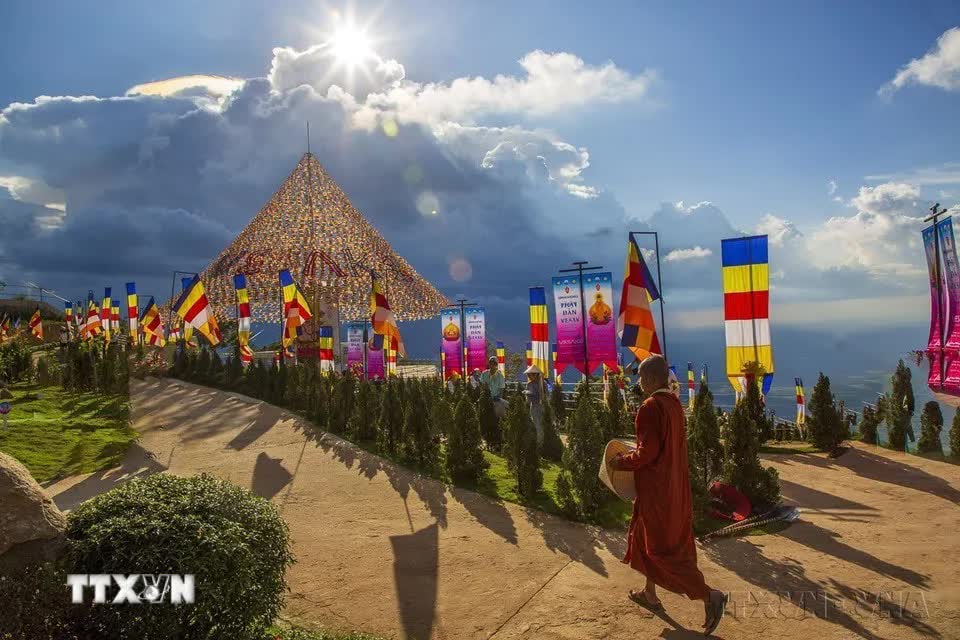 96 năm thành lập Đảng: Dân tộc Việt Nam vững bước vào kỷ nguyên phát triển mới- Ảnh 39.