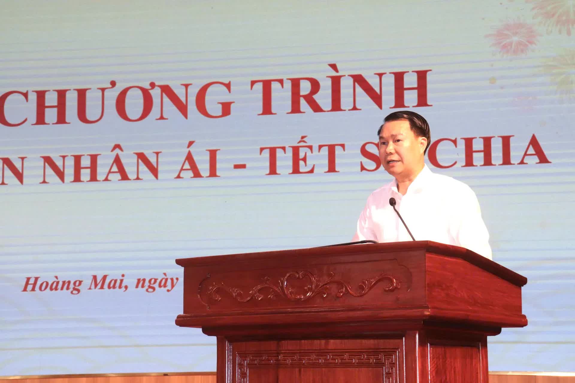 Phường Hoàng Mai tặng 650 suất quà cho các hộ gia đình khó khăn dịp Tết Bính Ngọ 2026- Ảnh 3.