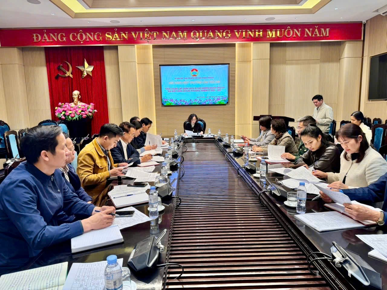 Hội nghị Hiệp thương lần thứ Hai thoả thuận lập danh sách sơ bộ những người ứng cử đại biểu HĐND xã, nhiệm kỳ 2026-2031.- Ảnh 1.