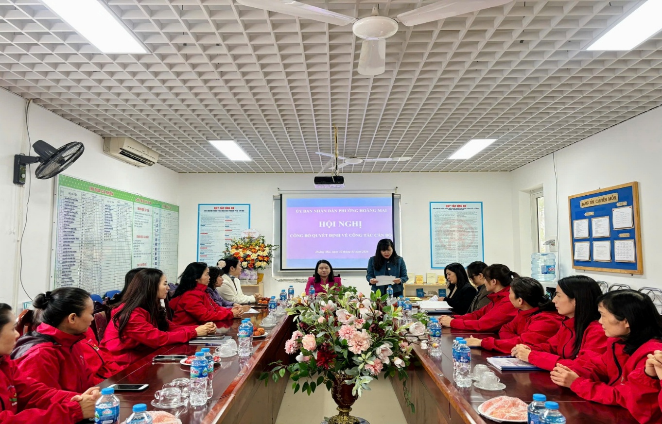 UBND PHƯỜNG HOÀNG MAI TỔ CHỨC HỘI NGHỊ CÔNG BỐ VÀ TRAO QUYẾT ĐỊNH BỔ NHIỆM HIỆU TRƯỞNG TRƯỜNG MẦM NON HOA MAI- Ảnh 1.