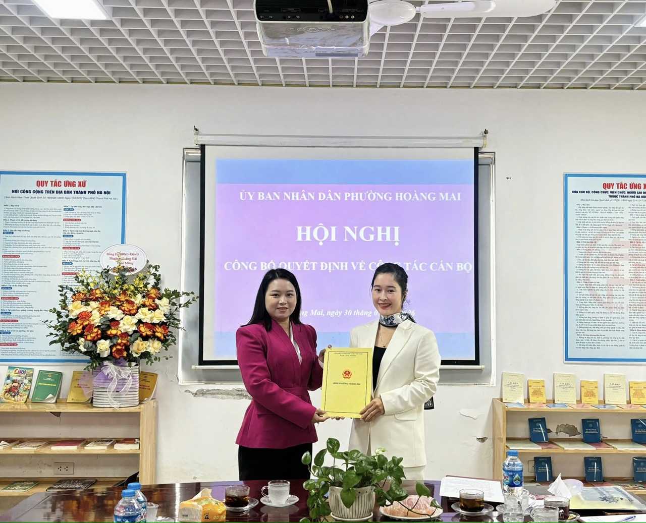 UBND PHƯỜNG HOÀNG MAI TỔ CHỨC HỘI NGHỊ CÔNG BỐ VÀ TRAO QUYẾT ĐỊNH BỔ NHIỆM HIỆU TRƯỞNG TRƯỜNG MẦM NON HOA MAI- Ảnh 4.