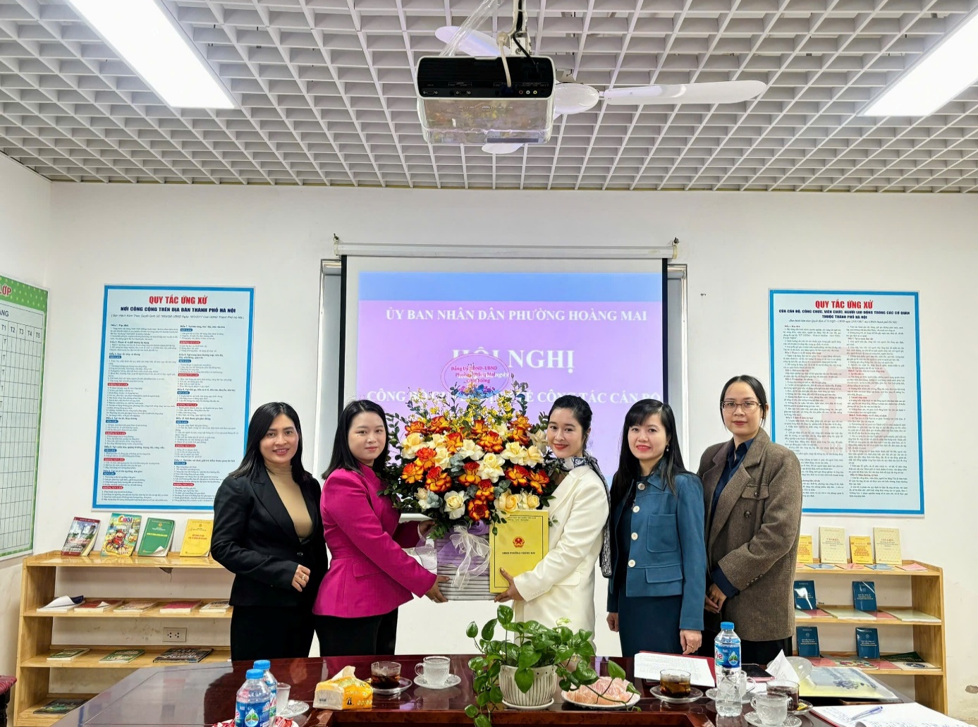 UBND PHƯỜNG HOÀNG MAI TỔ CHỨC HỘI NGHỊ CÔNG BỐ VÀ TRAO QUYẾT ĐỊNH BỔ NHIỆM HIỆU TRƯỞNG TRƯỜNG MẦM NON HOA MAI- Ảnh 5.