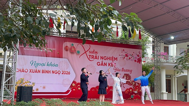 Đoàn công tác trường THCS Trần Duy Hưng với "Hành trình về nguồn - lan tỏa yêu thương" tại tỉnh Cao Bằng 
- Ảnh 4.