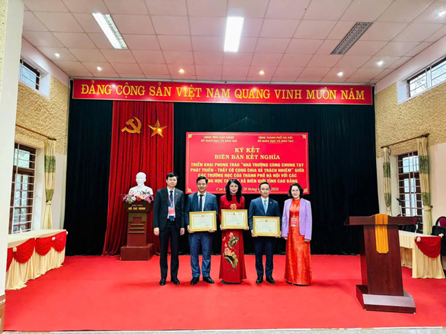 Đoàn công tác trường THCS Trần Duy Hưng với "Hành trình về nguồn - lan tỏa yêu thương" tại tỉnh Cao Bằng 
- Ảnh 7.