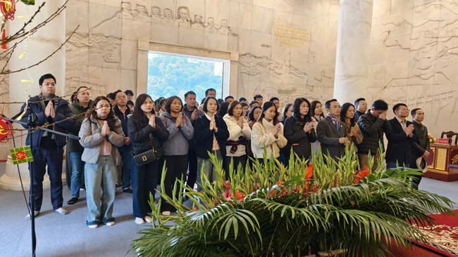 Đoàn công tác trường THCS Trần Duy Hưng với "Hành trình về nguồn - lan tỏa yêu thương" tại tỉnh Cao Bằng 
- Ảnh 8.