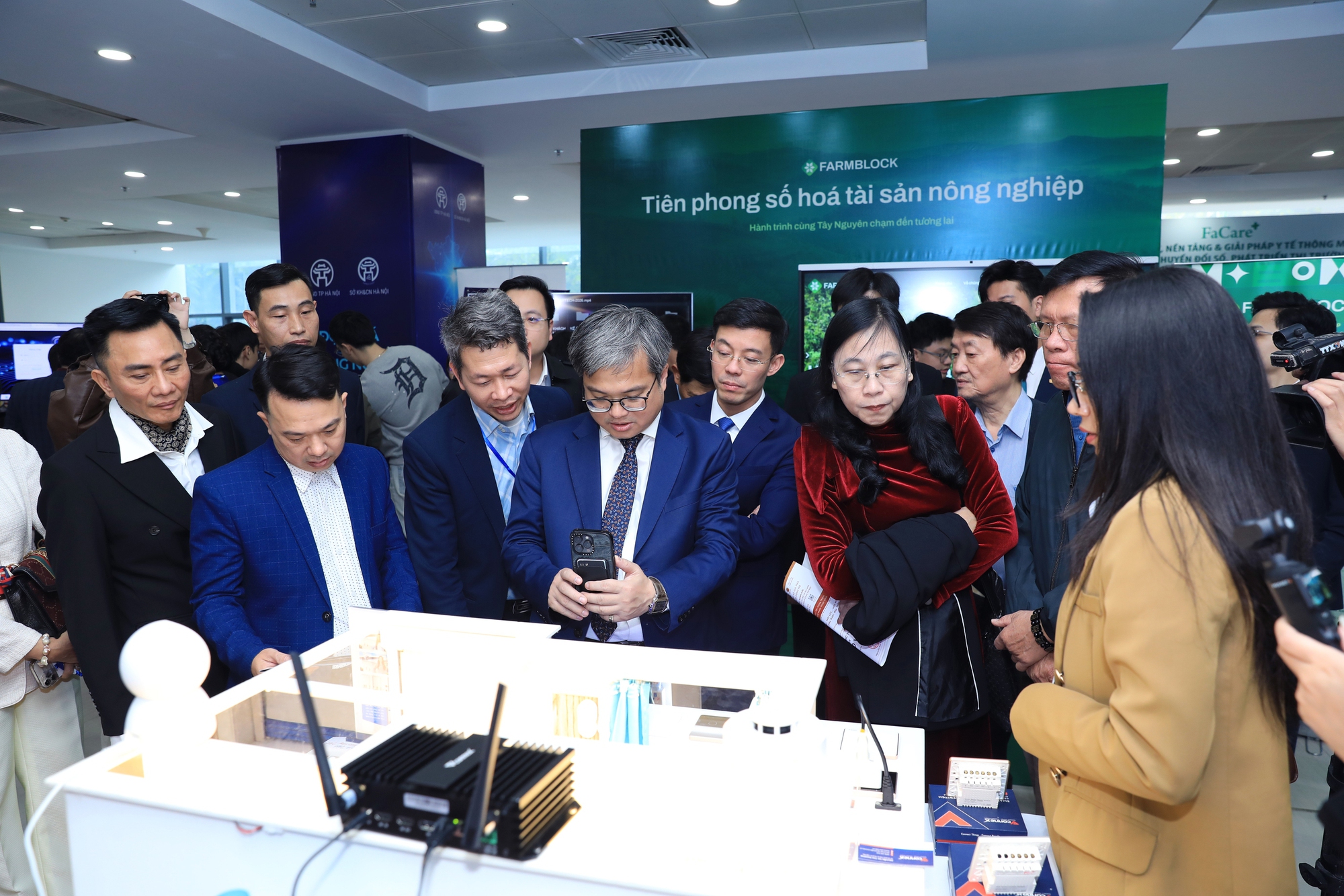 Ra mắt Sàn Giao dịch công nghệ Hà Nội và Chợ Chuyển đổi số thế hệ mới- Ảnh 10.