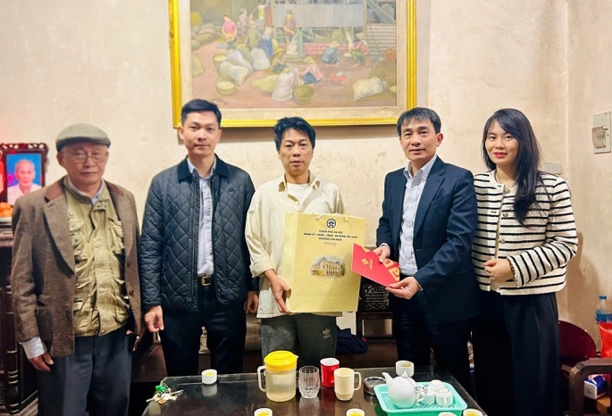 Phường Cửa Nam thăm, tặng quà các gia đình chính sách nhân dịp Tết cổ truyền Bính Ngọ 2026- Ảnh 11.