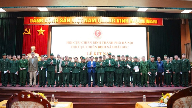 Hội Cựu chiến binh xã Hoài Đức tổ chức lễ kết nạp hội viên mới nhân kỷ niệm 96 năm Ngày thành lập Đảng Cộng sản Việt Nam- Ảnh 5.