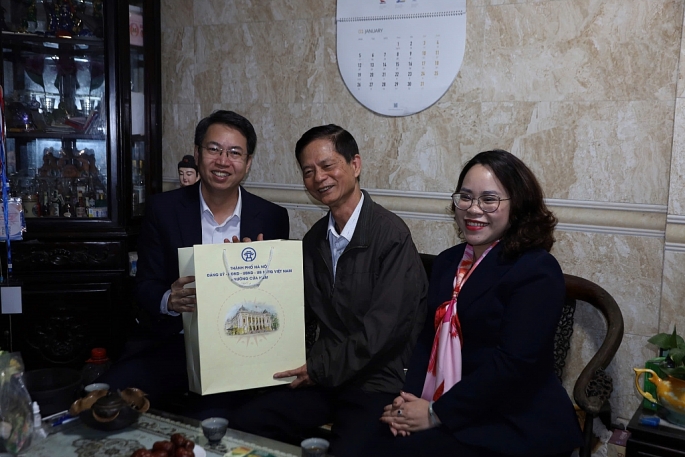 Phường Cửa Nam thăm, tặng quà các gia đình chính sách nhân dịp Tết cổ truyền Bính Ngọ 2026- Ảnh 2.