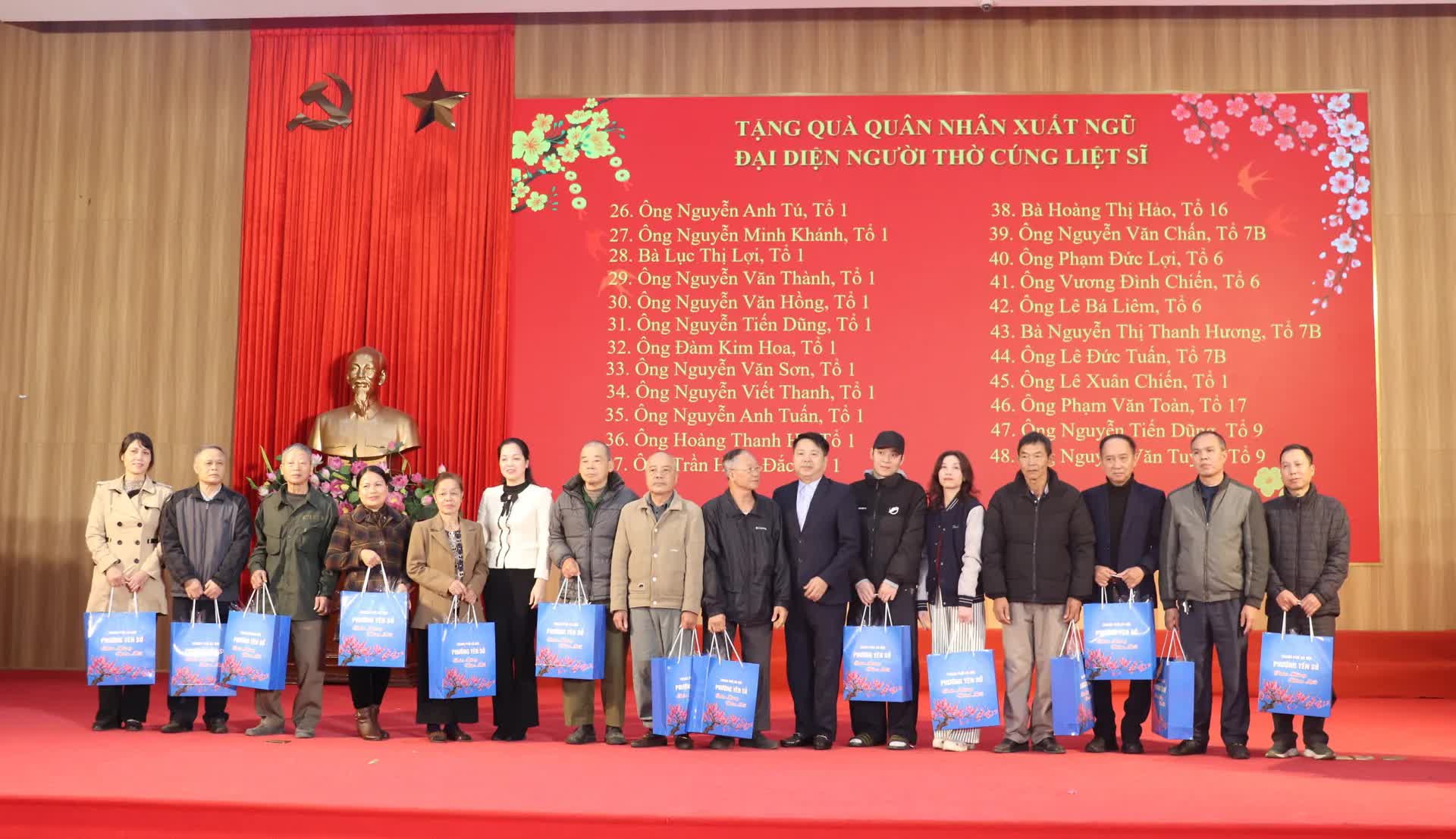 Phường Yên Sở tổ chức gặp mặt tri ân, tặng quà các gia đình người có công nhân dịp Tết Bính Ngọ 2026- Ảnh 5.