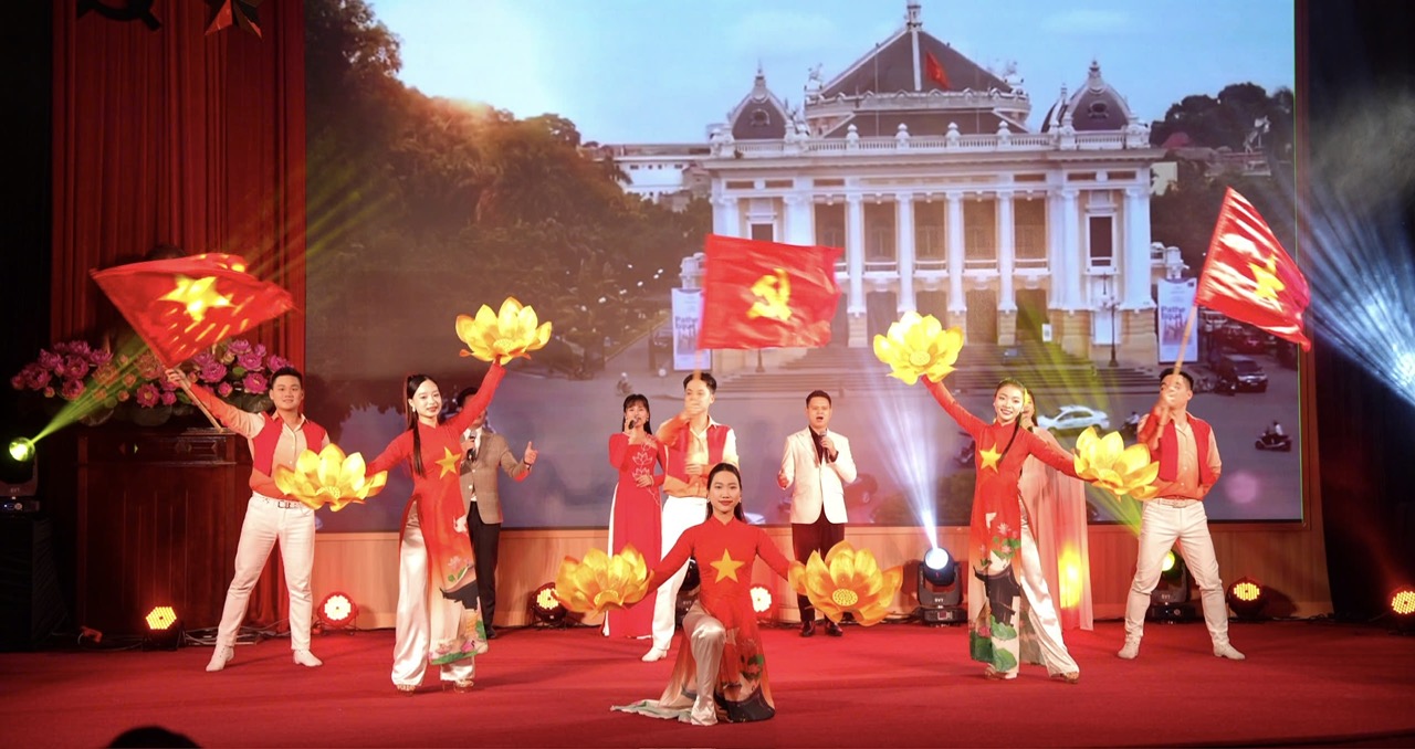 An Khánh tổ chức Lễ kỷ niệm 96 năm Ngày thành lập Đảng Cộng sản Việt Nam và trao Huy hiệu Đảng đợt 3-2- Ảnh 2.