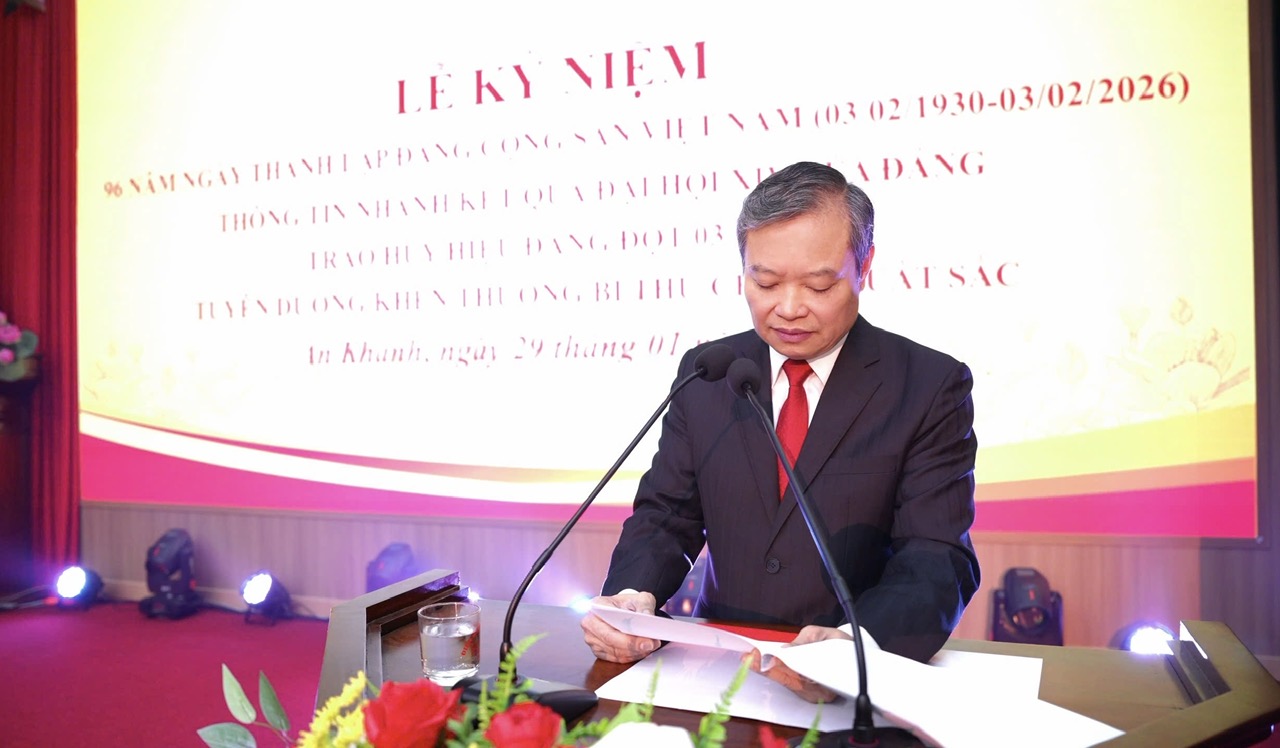 An Khánh tổ chức Lễ kỷ niệm 96 năm Ngày thành lập Đảng Cộng sản Việt Nam và trao Huy hiệu Đảng đợt 3-2- Ảnh 4.