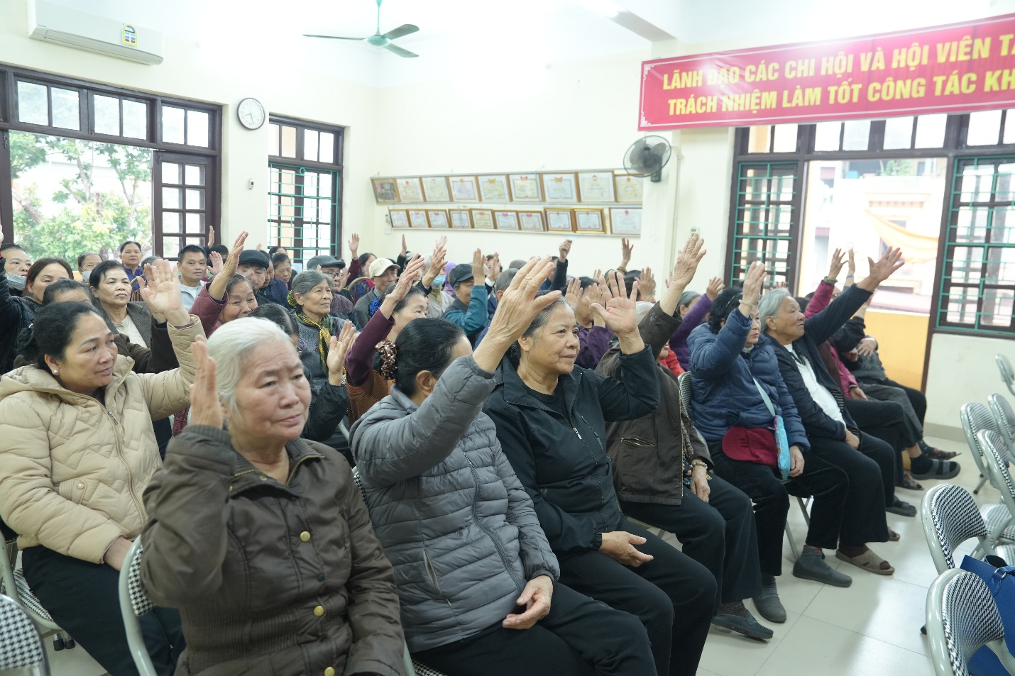 Hội nghị lấy ý kiến nhận xét và tín nhiệm của cử tri nơi cư trú đối với người ứng cử đại biểu Hội đồng nhân dân các cấp- Ảnh 4.