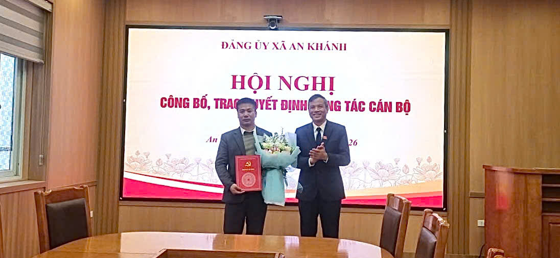 Đảng uỷ xã An Khánh công bố, trao Quyết định về công tác cán bộ- Ảnh 1.