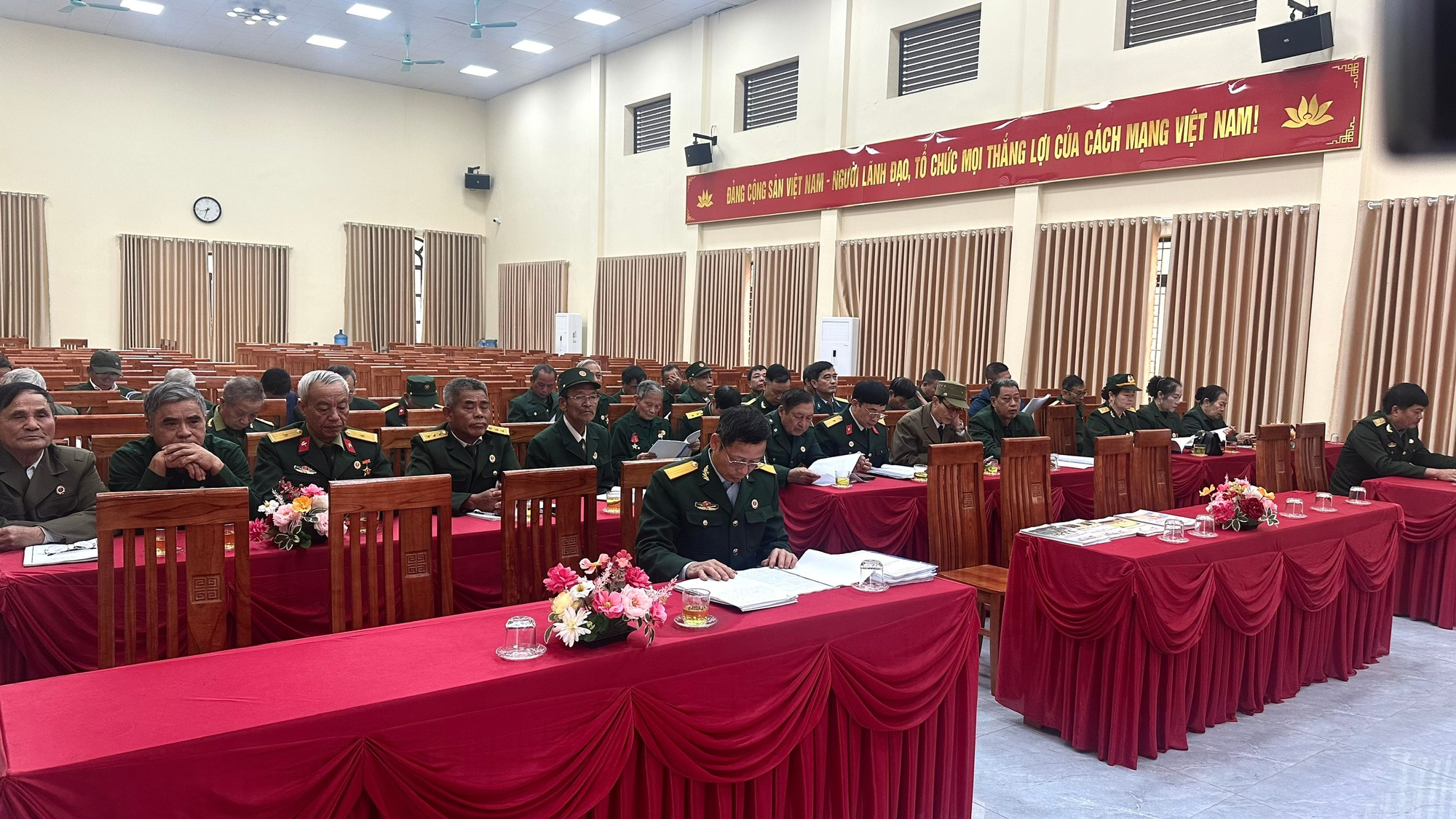 Hội CCB xã Hồng Sơn triển khai các hoạt động Tết Nguyên đán Bính Ngọ, tặng quà cho hội viên có hoàn cảnh khó khăn và phát động phong trào thi đua năm 2026- Ảnh 3.