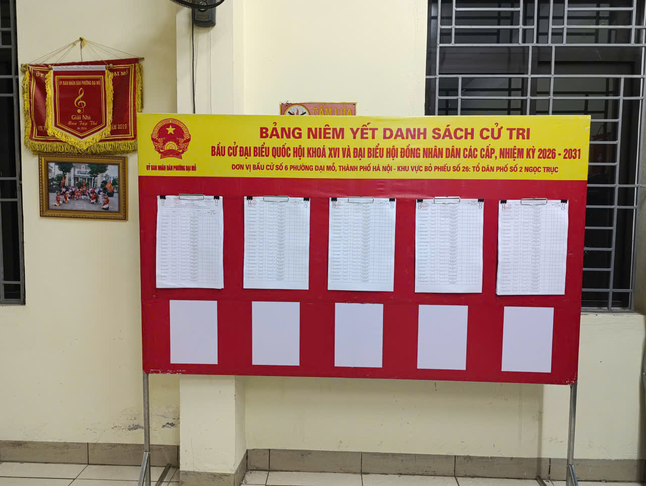 PHƯỜNG ĐẠI MỖ THỰC HIỆN NIÊM YẾT DANH SÁCH CỬ TRI THEO QUY ĐỊNH CỦA LUẬT BẦU CỬ- Ảnh 1.