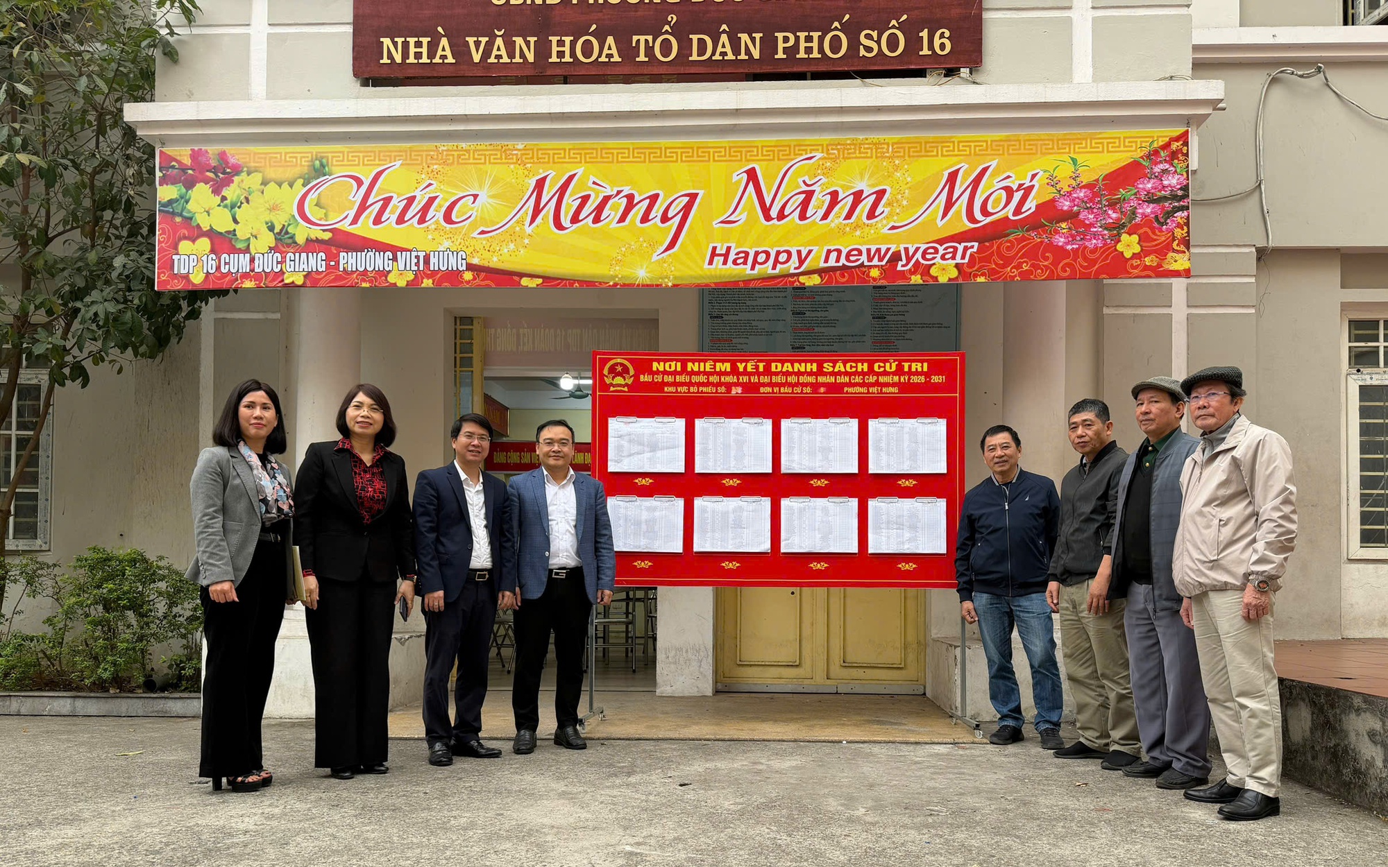 Phường Việt Hưng niêm yết danh sách cử tri bầu cử Đại biểu Quốc hội khóa XVI và đại biểu HĐND các cấp nhiệm kỳ 2026 - 2031