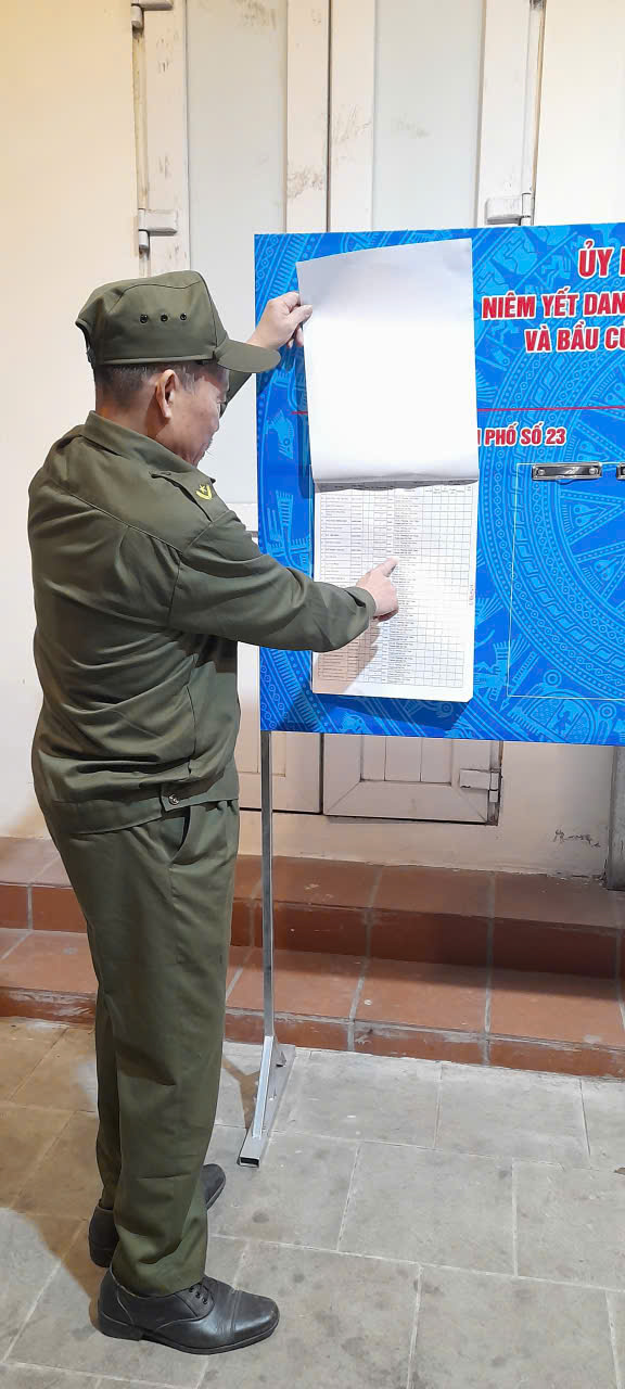 Niêm yết danh sách cử tri phục vụ cuộc bầu cử đại biểu Quốc hội và đại biểu HĐND các cấp nhiệm kỳ 2026 - 2030 trên địa bàn phường Lĩnh Nam- Ảnh 7.