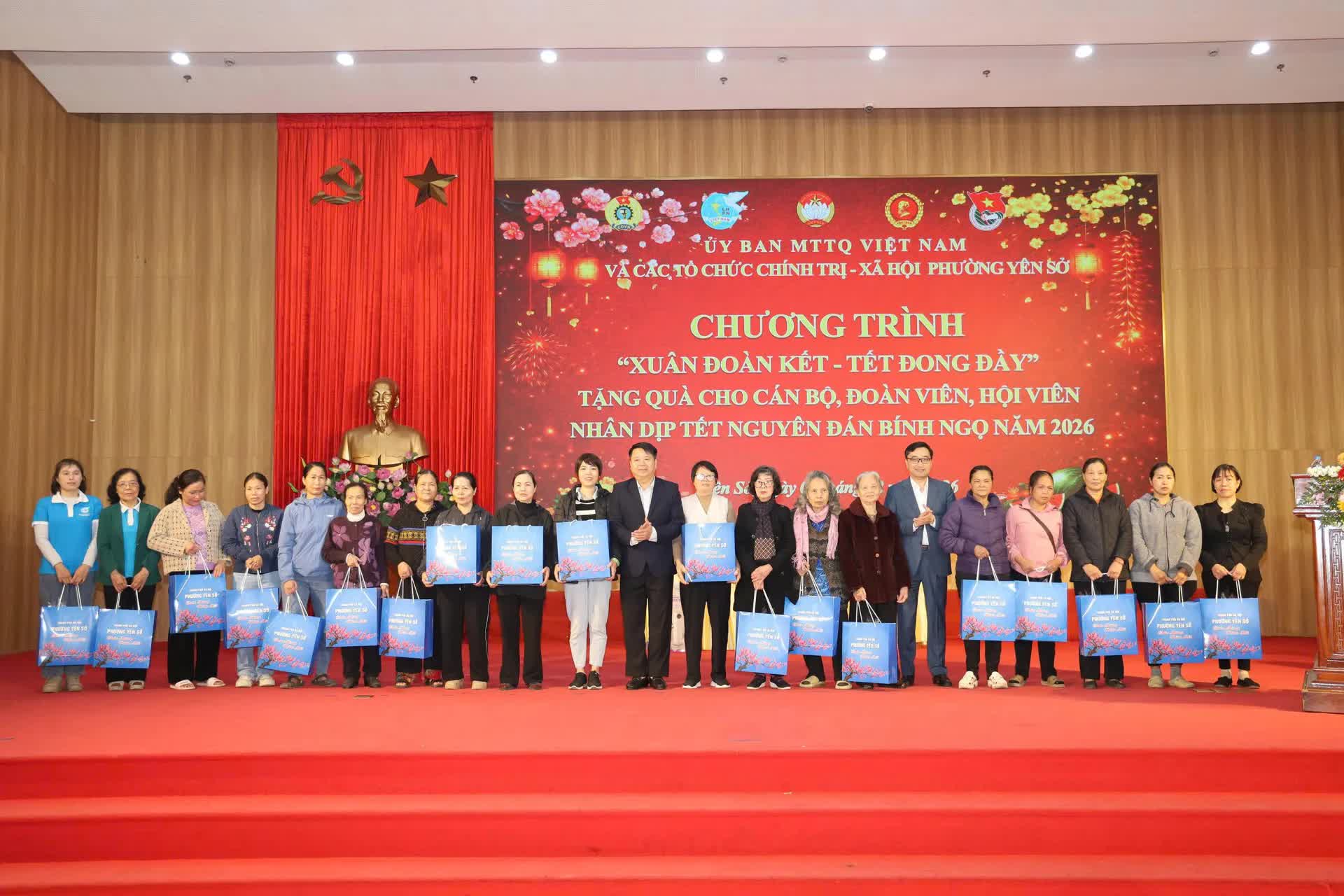 Ấm áp “Xuân đoàn kết – Tết đong đầy” tại phường Yên Sở- Ảnh 3.